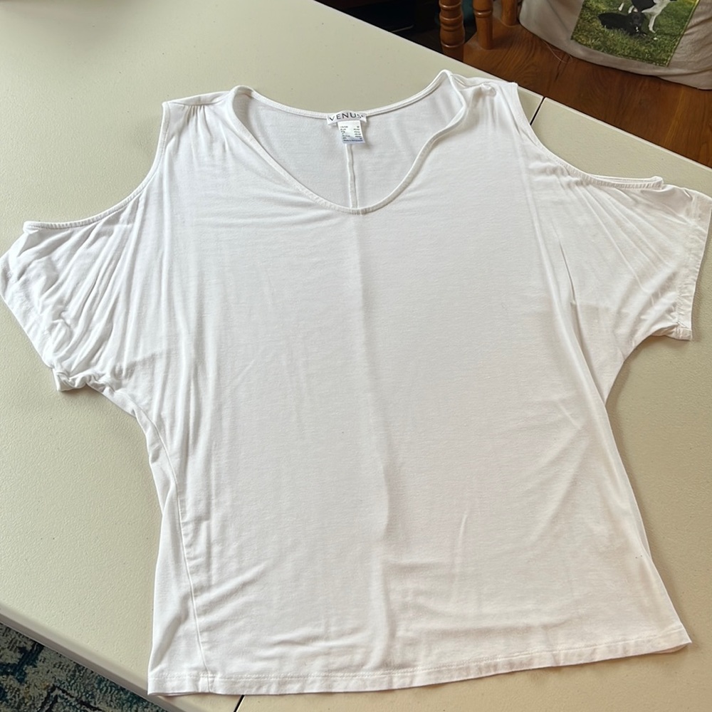 Venus Cold Shoulder Tee